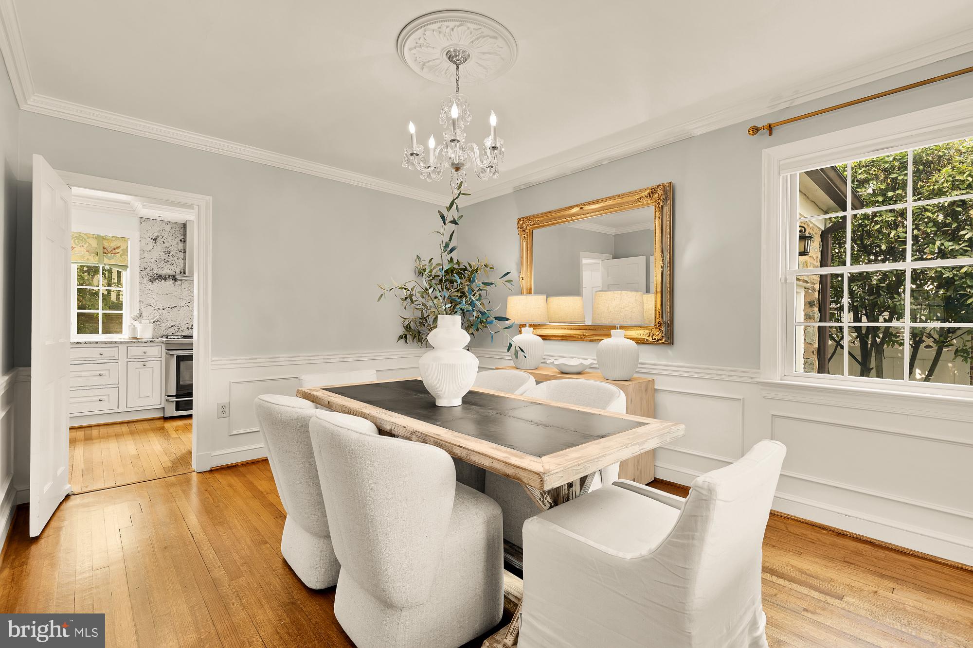 6038 Fort Hunt Road Alexandria, VA 22307 - Photo 13 of 49 a dining room with furniture and window