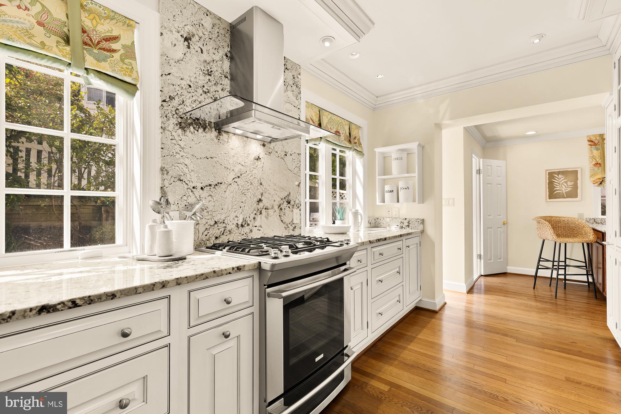 6038 Fort Hunt Road Alexandria, VA 22307 - Photo 18 of 49 a kitchen with granite countertop a stove and wooden floor