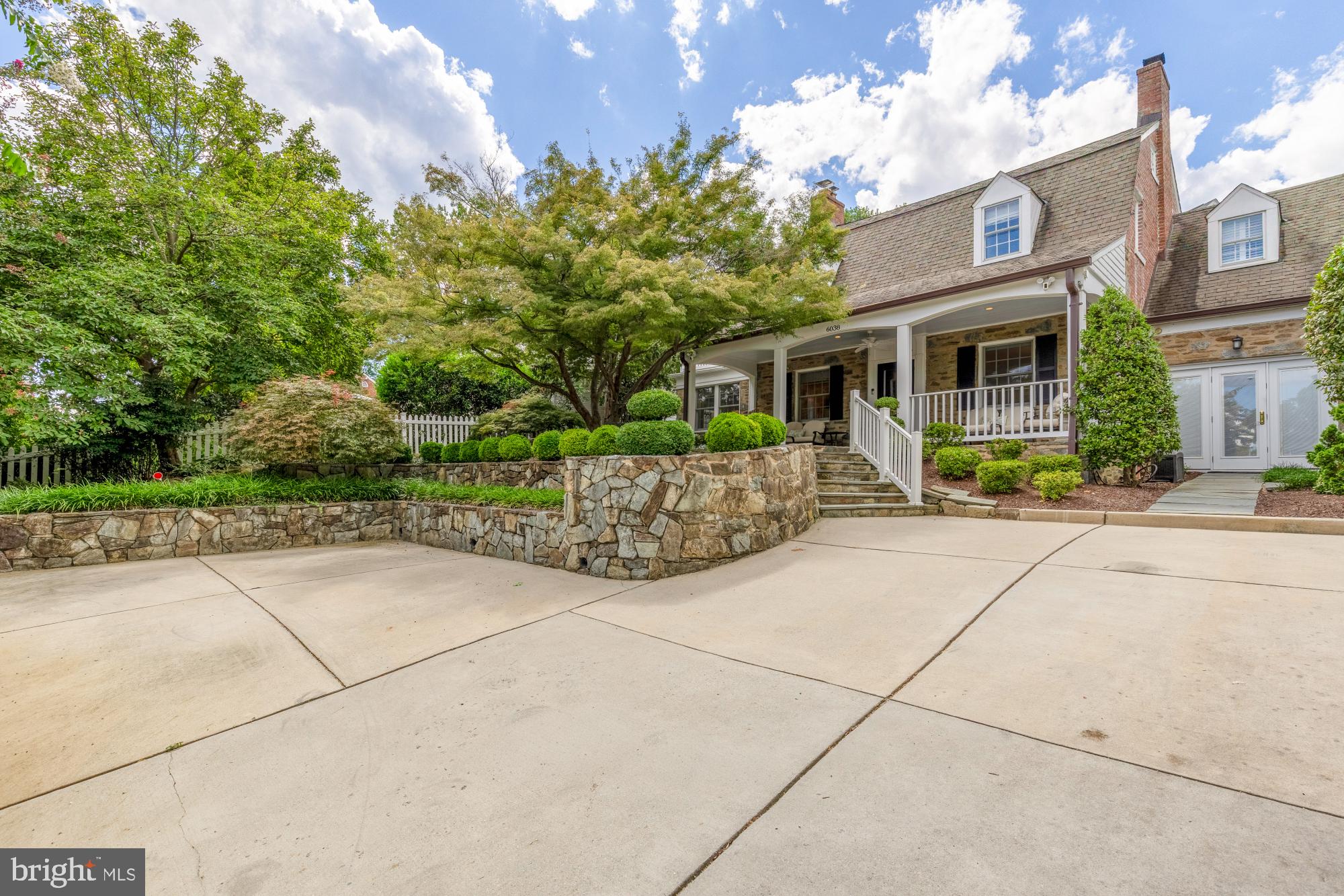 6038 Fort Hunt Road Alexandria, VA 22307 - Photo 3 of 49 a front view of a house with garden