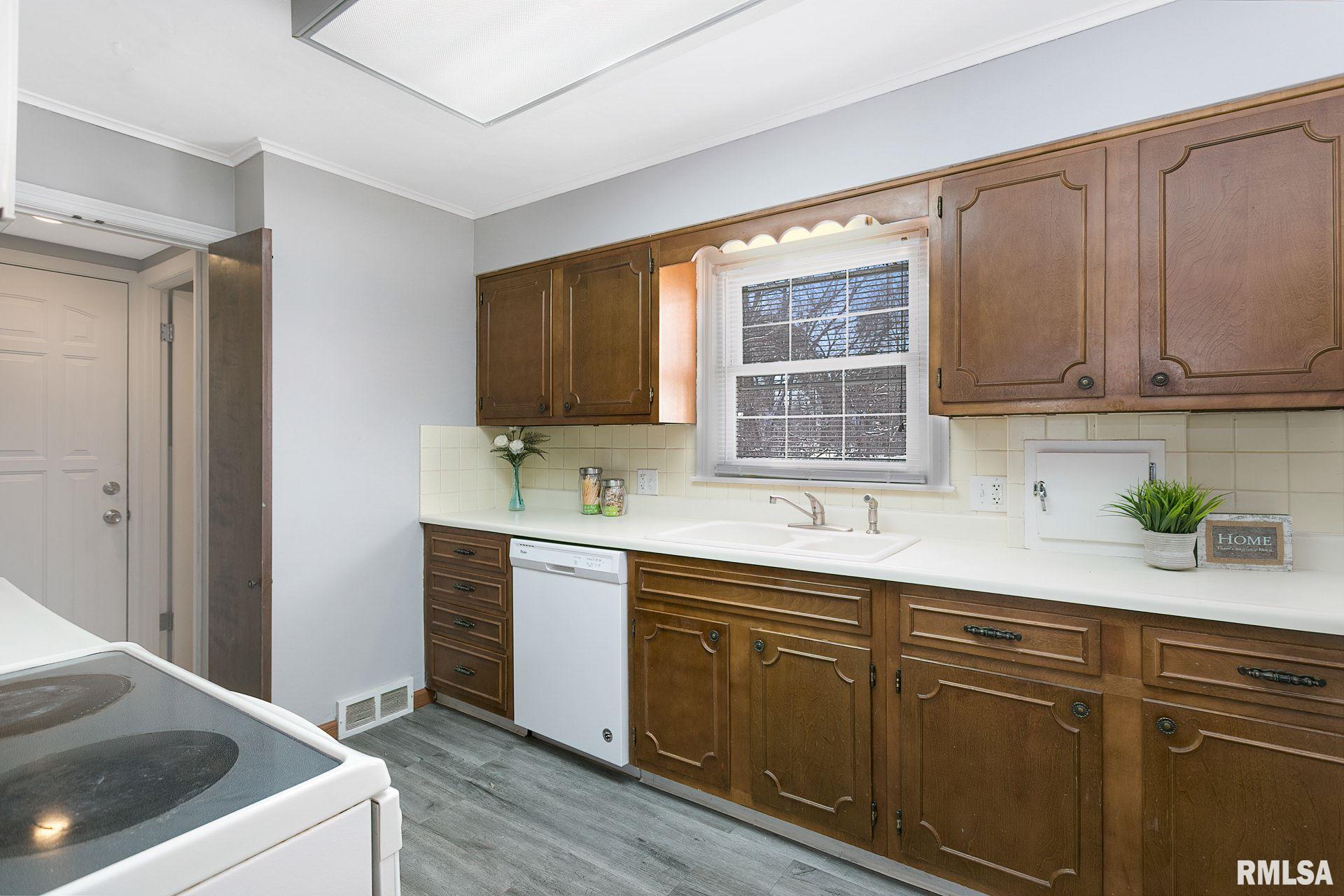 26 Woodley Road Rock Island, IL 61201 - Photo 12 of 34 Gallery Image 12