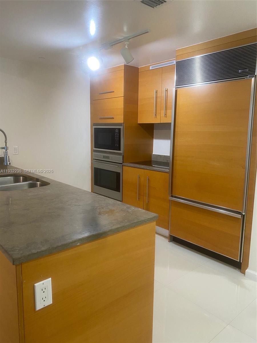 475 Brickell Avenue, Unit 3414 Miami, FL 33131 - Photo 5 of 24