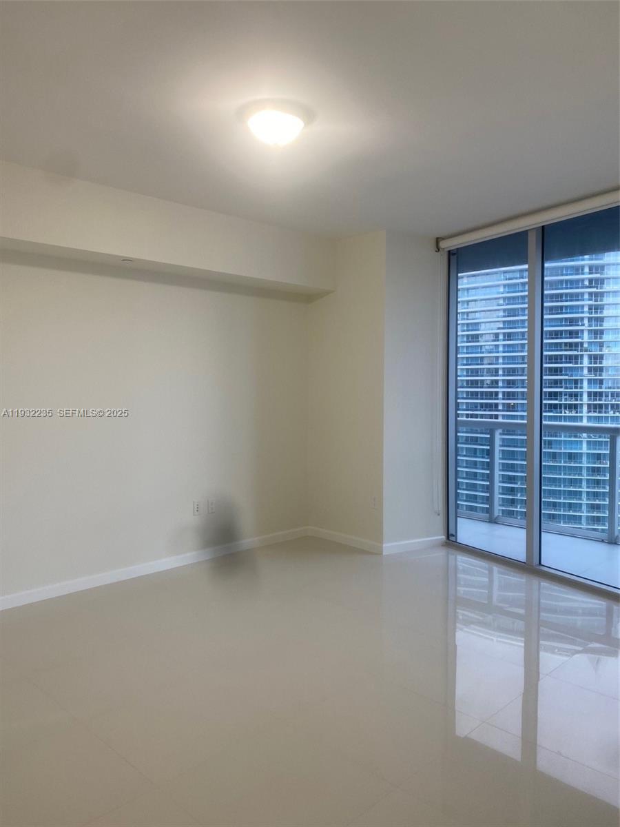 475 Brickell Avenue, Unit 3414 Miami, FL 33131 - Photo 9 of 24 an empty room with windows