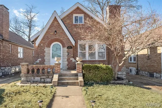 $379,900 | 3915 Prather Avenue, St. Louis, MO 63109