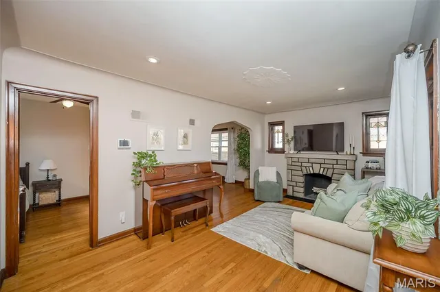 $379,900 | 3915 Prather Avenue, St. Louis, MO 63109