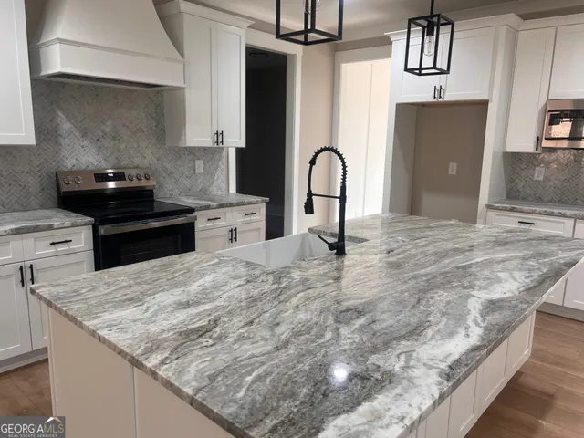 $725,000 | 206 Shoals Way, Clarkesville, GA 30523