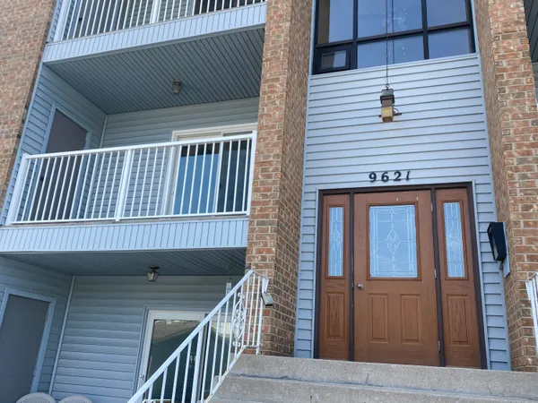 $174,300 | 9621 Merrillville Road, Unit 203, Crown Point, IN 46307