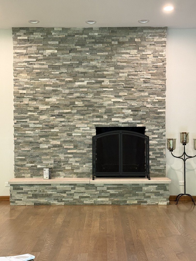 2841 Orange Brace Road Deerfield, IL 60015 - Photo 5 of 30 a view of a fireplace