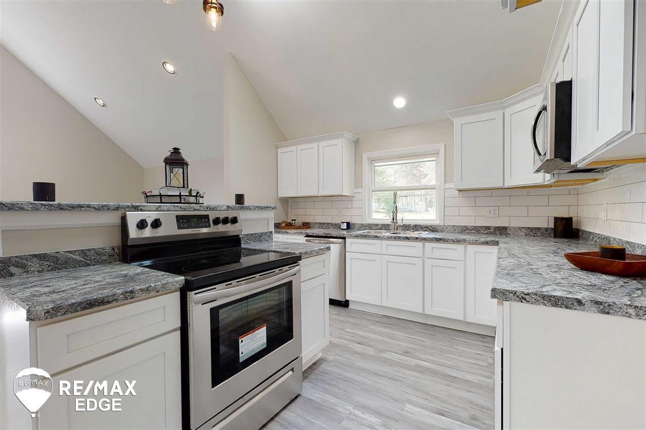 9498 Hubbard Road Davison, MI 48423 - Photo 5 of 63 50045325-4.JPG