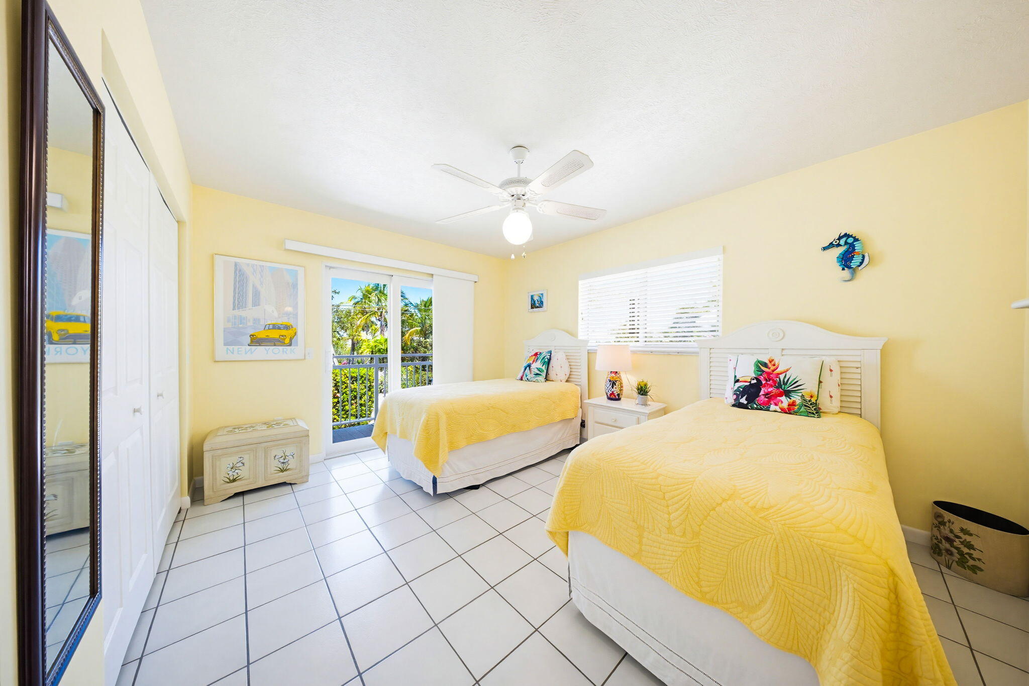 612 Blackbeard Road Summerland Key, FL 33042 - Photo 29 of 68 a spacious bedroom with a bed and a chandelier