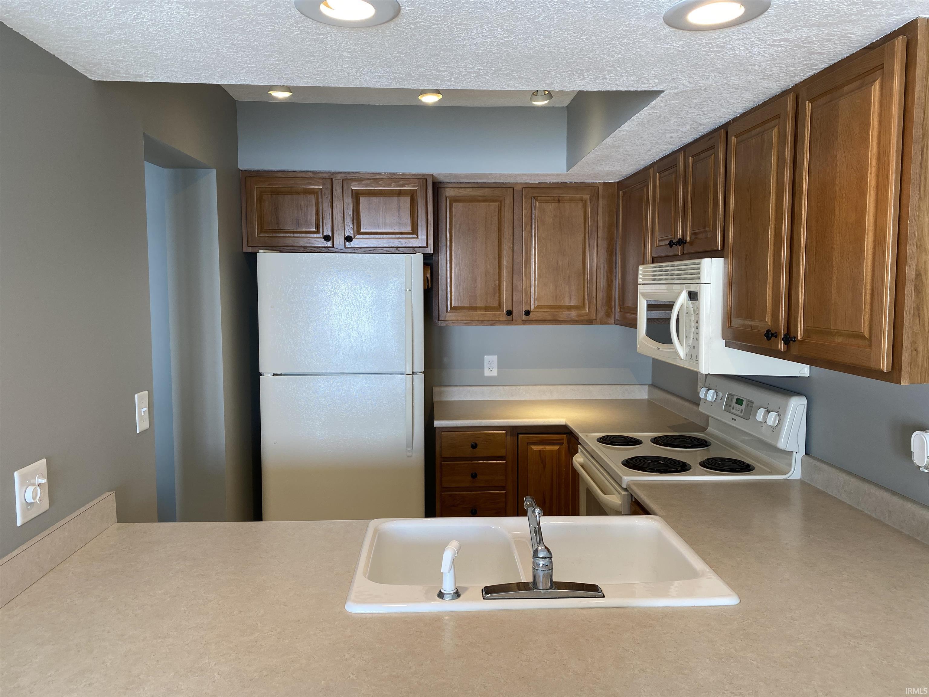 1725 Colonial Drive, Unit 33 Rochester, IN 46975 - Photo 9 of 25