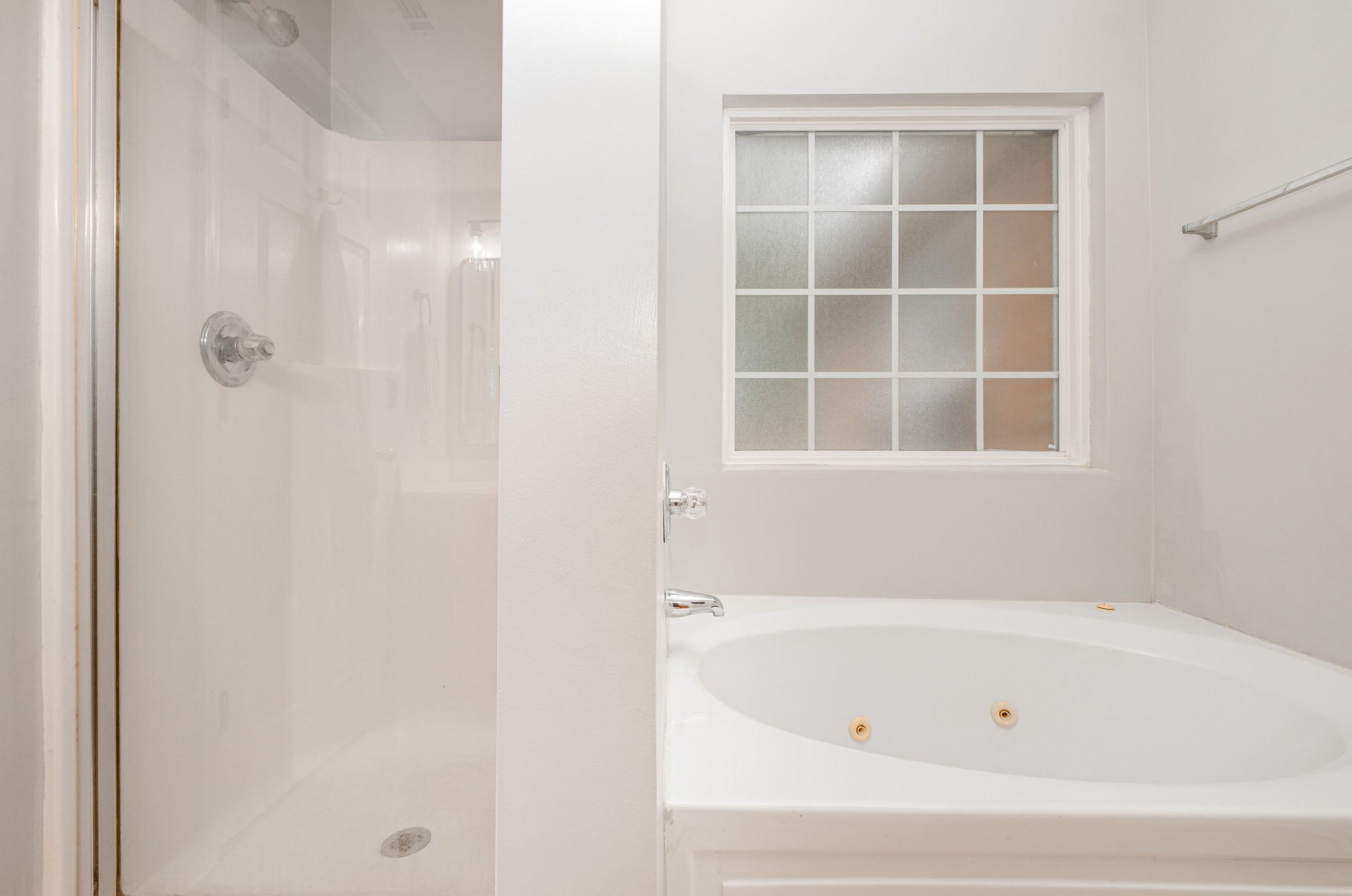 1312 Chapman Court Spring Hill, TN 37174 - Photo 15 of 27 a bathroom with a bathtub