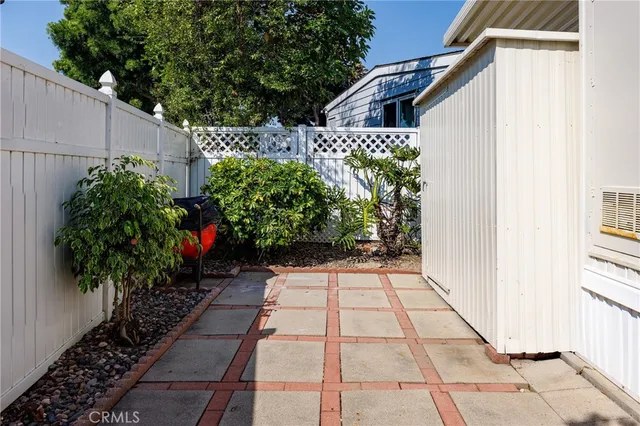 a view of a back yard of the house