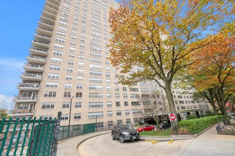 $599,999 | 555 Kappock Street, Unit 21E | Spuyten Duyvil