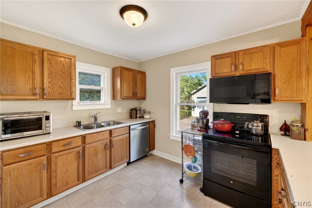 305 Newcastle Road Geddes, NY 13219 - Photo 3 of 29 Kitchen