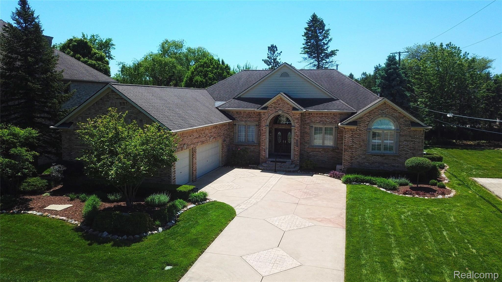 35359 Curtis Road Livonia, MI 48152 - Photo 4 of 71 DJI_0004_InPixio.jpg