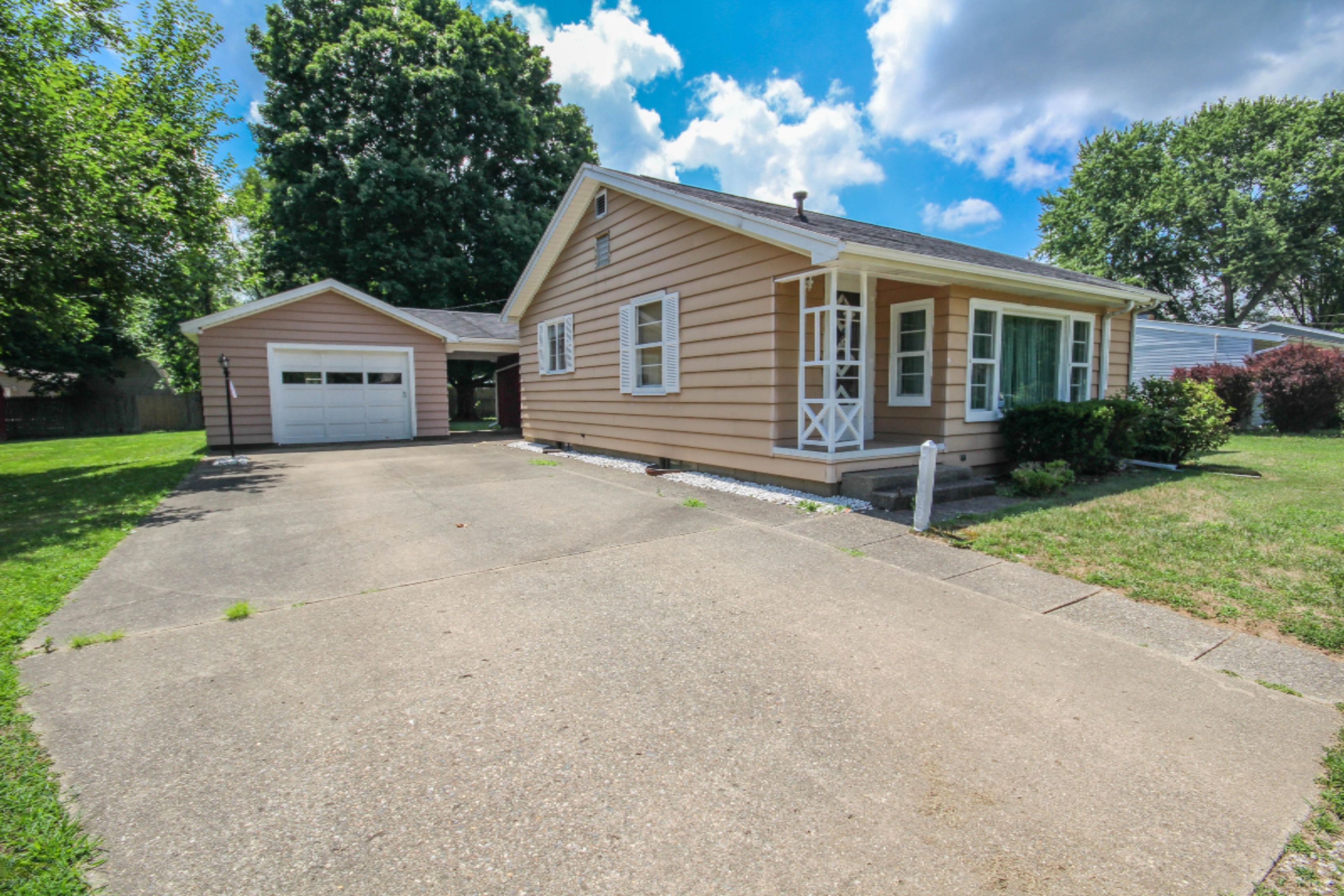 425 11th Avenue Three Rivers, MI 49093 - Photo 4 of 9 untitled (3 of 21)
