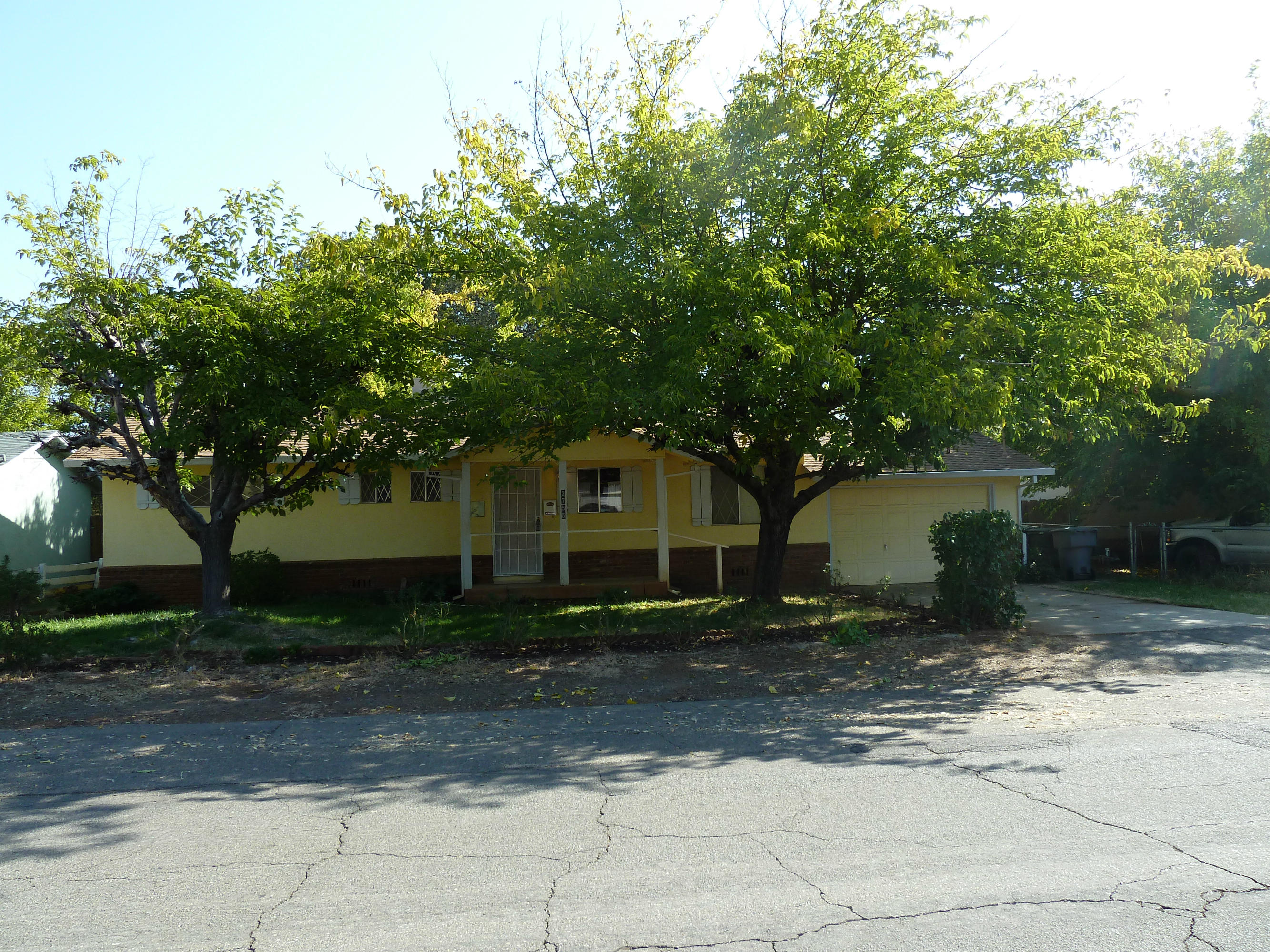 2755 Irwin Road Redding, CA 96002 - Photo 1 of 35 a front view of a house with a yard and trees
