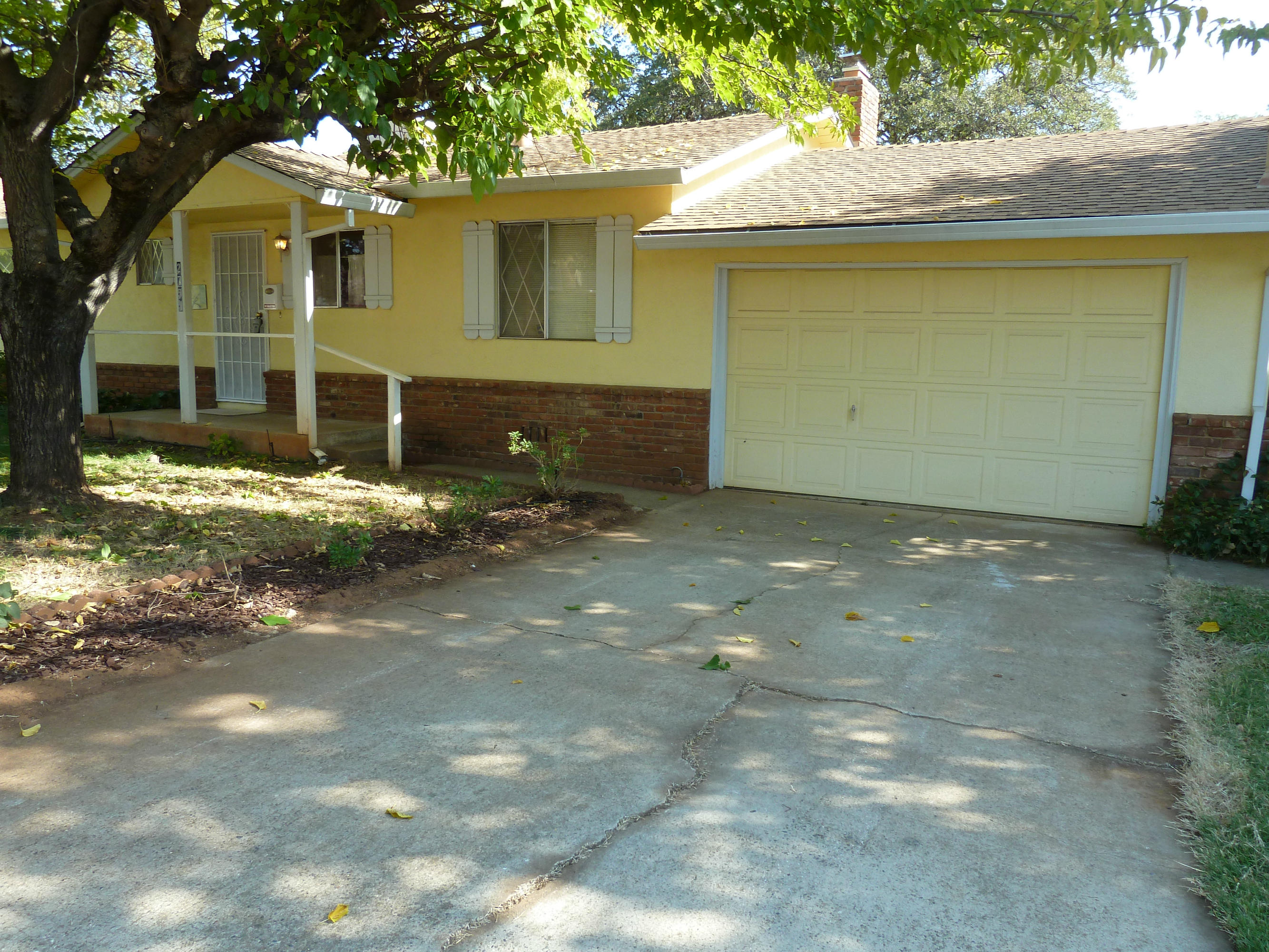 2755 Irwin Road Redding, CA 96002 - Photo 3 of 35 a view of a house with a yard