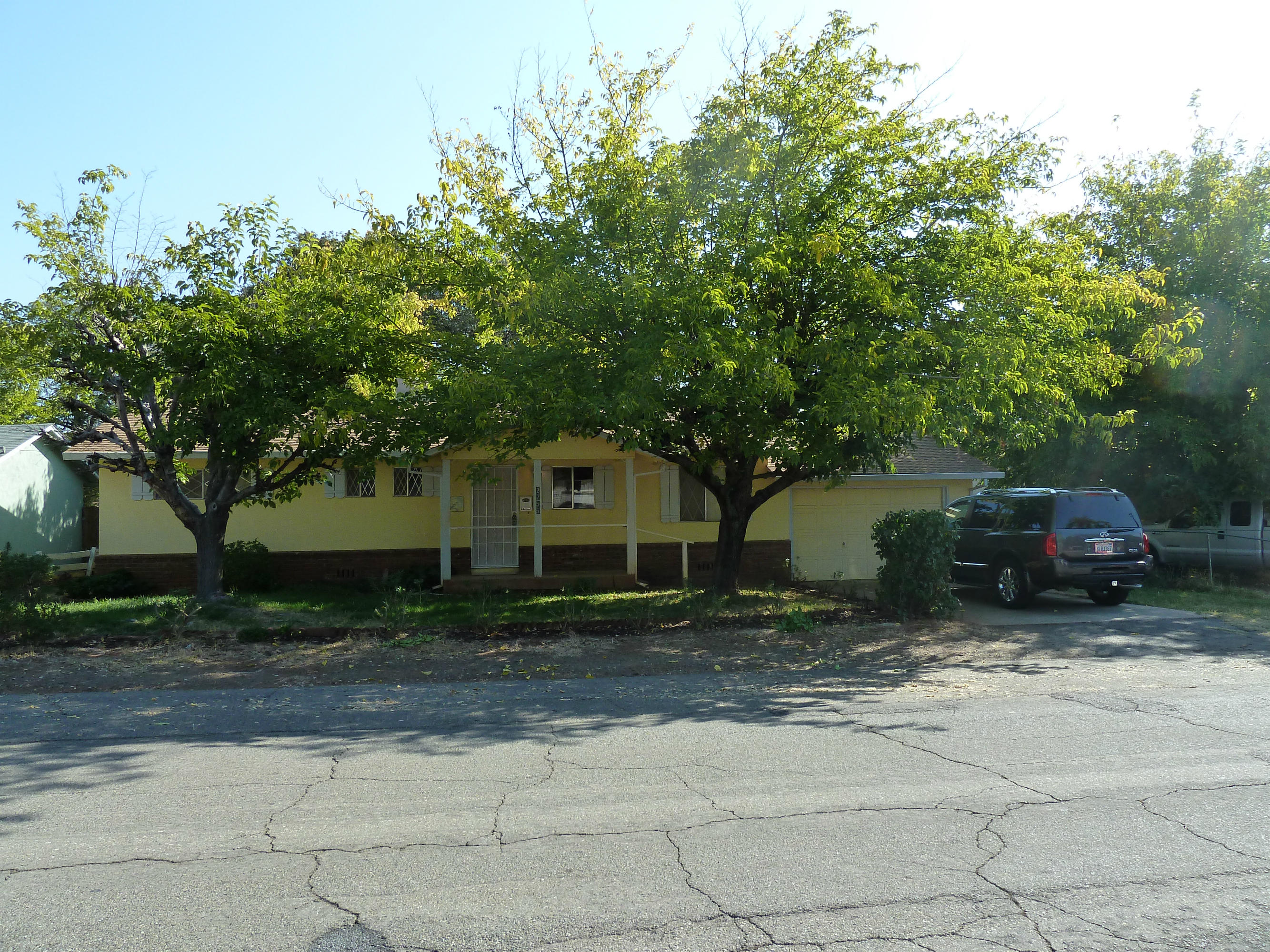 2755 Irwin Road Redding, CA 96002 - Photo 33 of 35 a view of a house with a yard