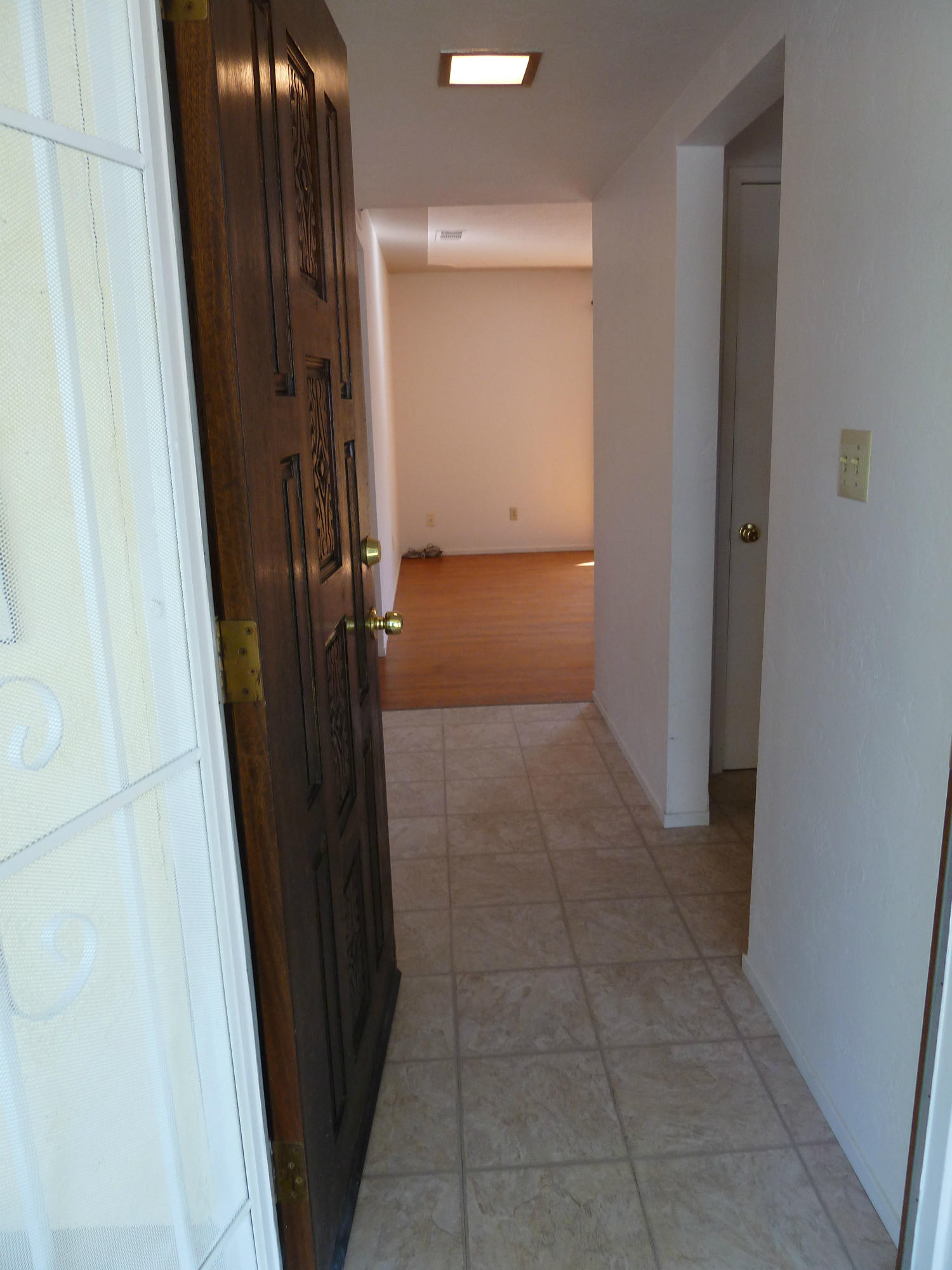 2755 Irwin Road Redding, CA 96002 - Photo 5 of 35 a view of a hallway