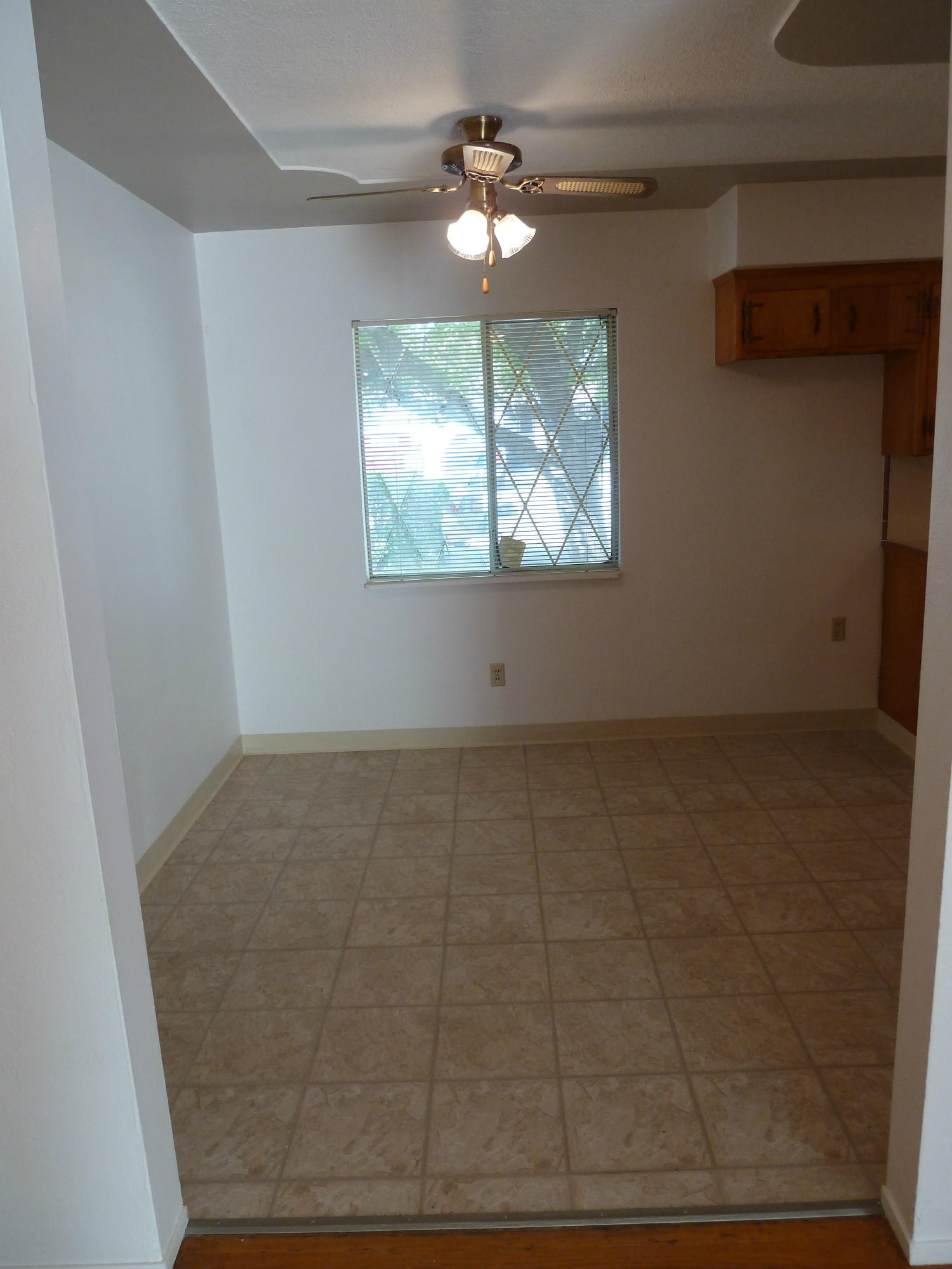 2755 Irwin Road Redding, CA 96002 - Photo 9 of 35 an empty room with a window
