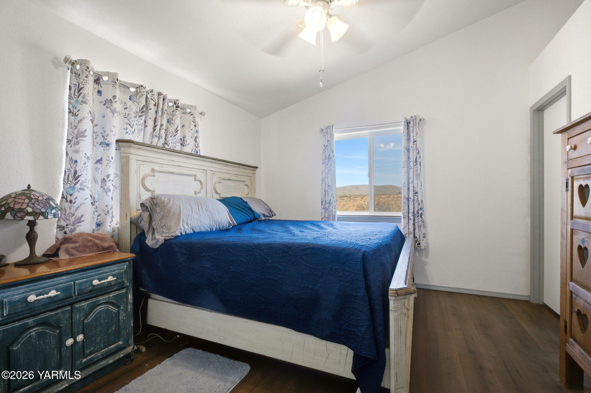 550 Red Tail Road Yakima, WA 98908 - Photo 21 of 41 Primary w/ Ensuite