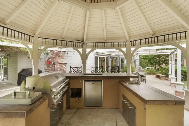 a view of a back yard of the house