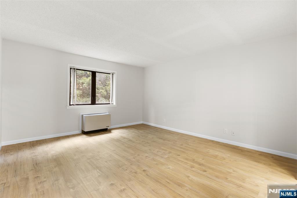 1150 River Road, Unit 4H Edgewater, NJ 07020 - Photo 19 of 44
