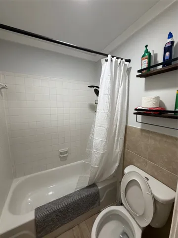 $975 | 2120 El Paseo Street, Unit 611, Houston, TX 77054