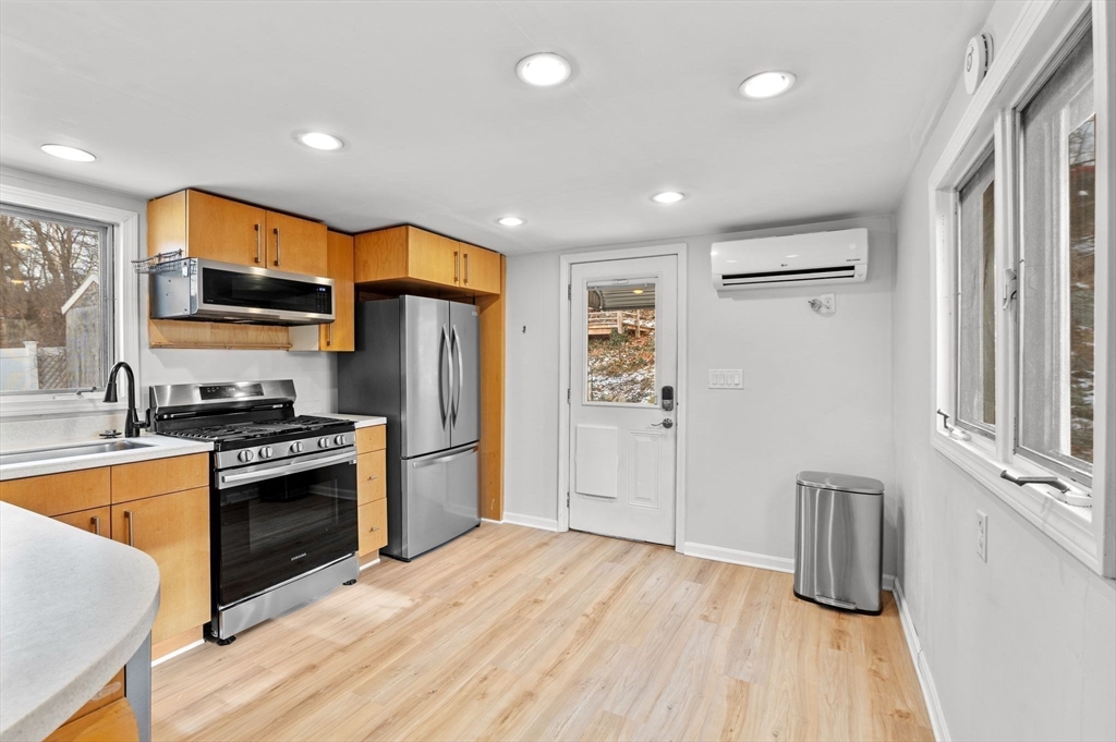 93 Sweetwater Street Saugus, MA 01906 - Photo 5 of 34