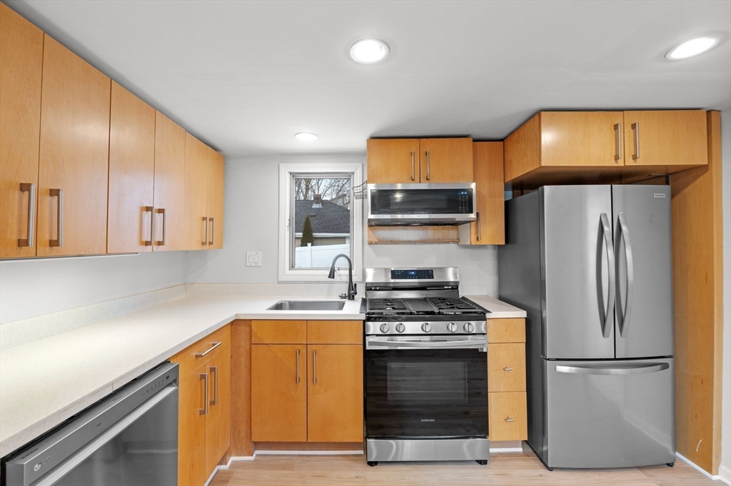 93 Sweetwater Street Saugus, MA 01906 - Photo 6 of 34