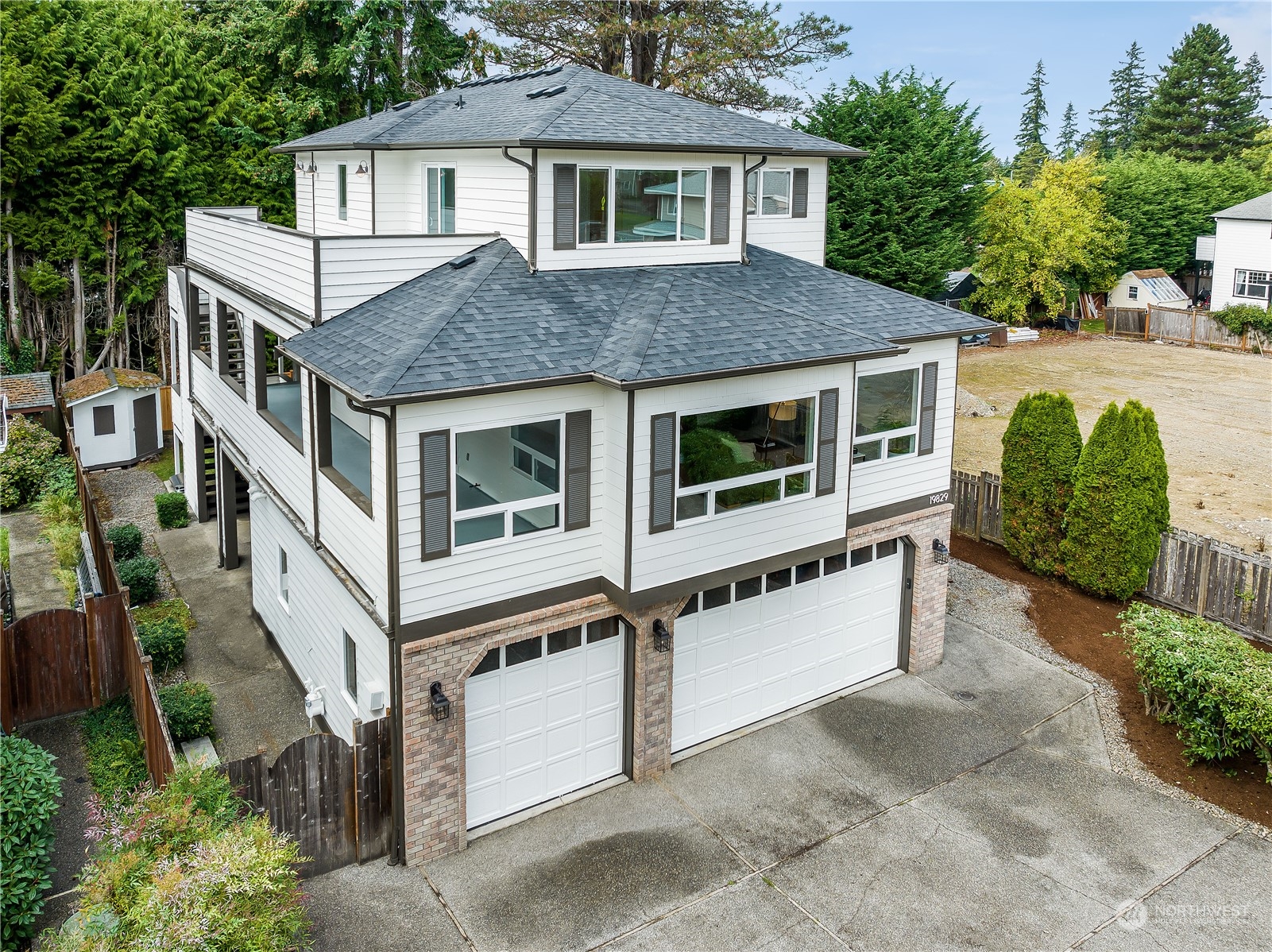 19829 8th Avenue Northwest Shoreline, WA 98177 - Photo 3 of 37 Gallery Image 3