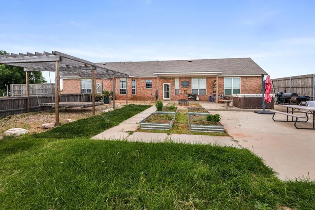 a view of a back yard of the house