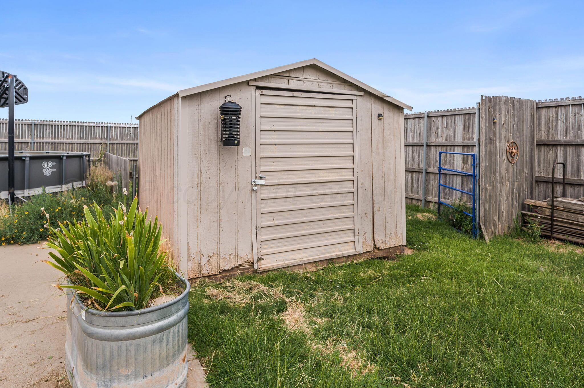 620 Lantana Road Bushland, TX 79124 - Photo 26 of 34 a view of a back yard of the house