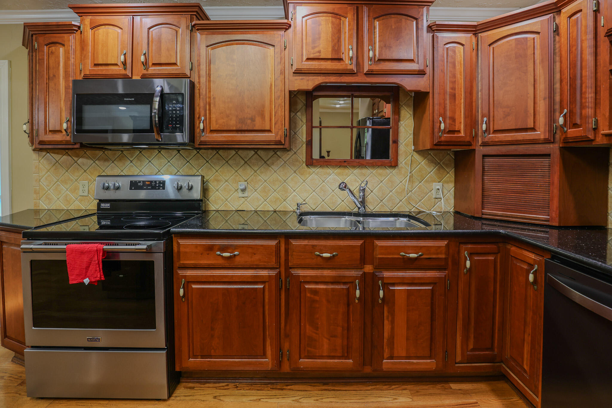 404 Highland Church Road Paducah, KY 42001 - Photo 10 of 36 Kitchen