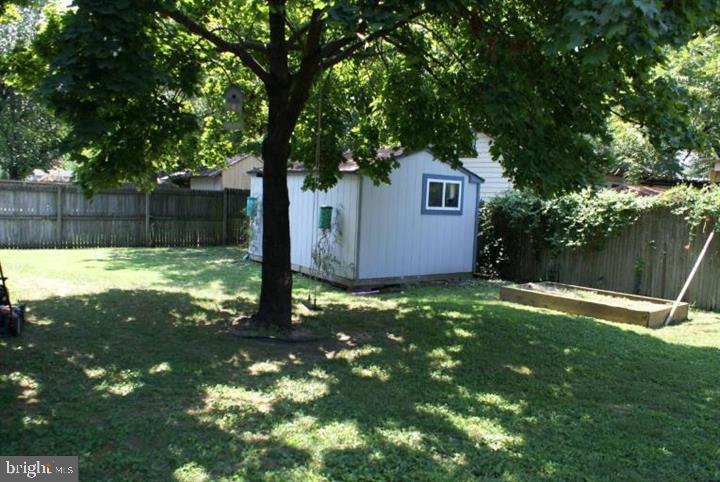 1602 Oriole Road Edgewater, MD 21037 - Photo 40 of 43 Large backyard