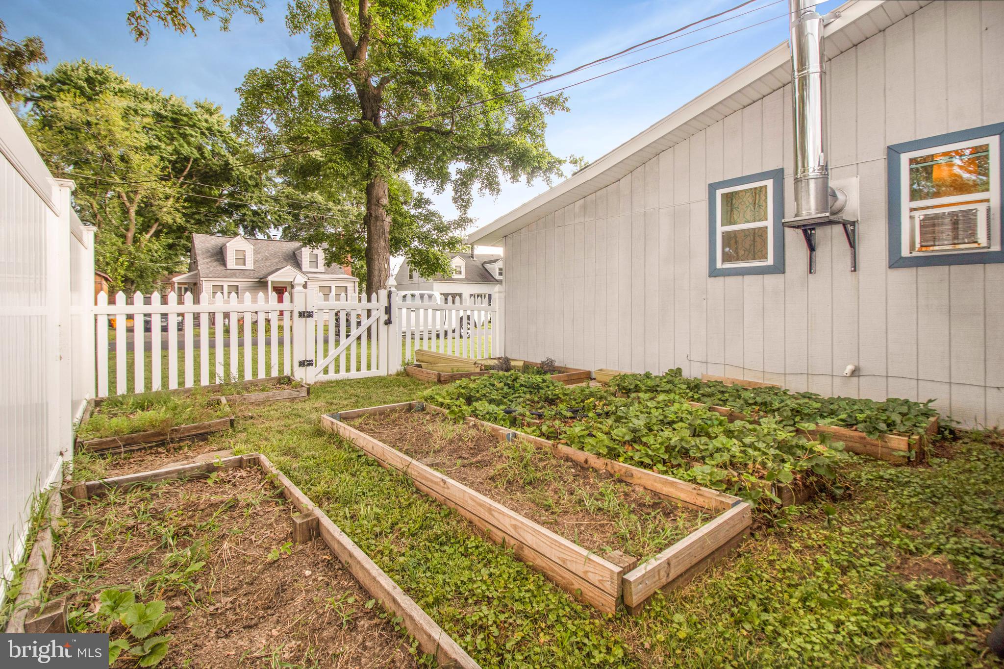 1602 Oriole Road Edgewater, MD 21037 - Photo 10 of 43 For Garden lovers