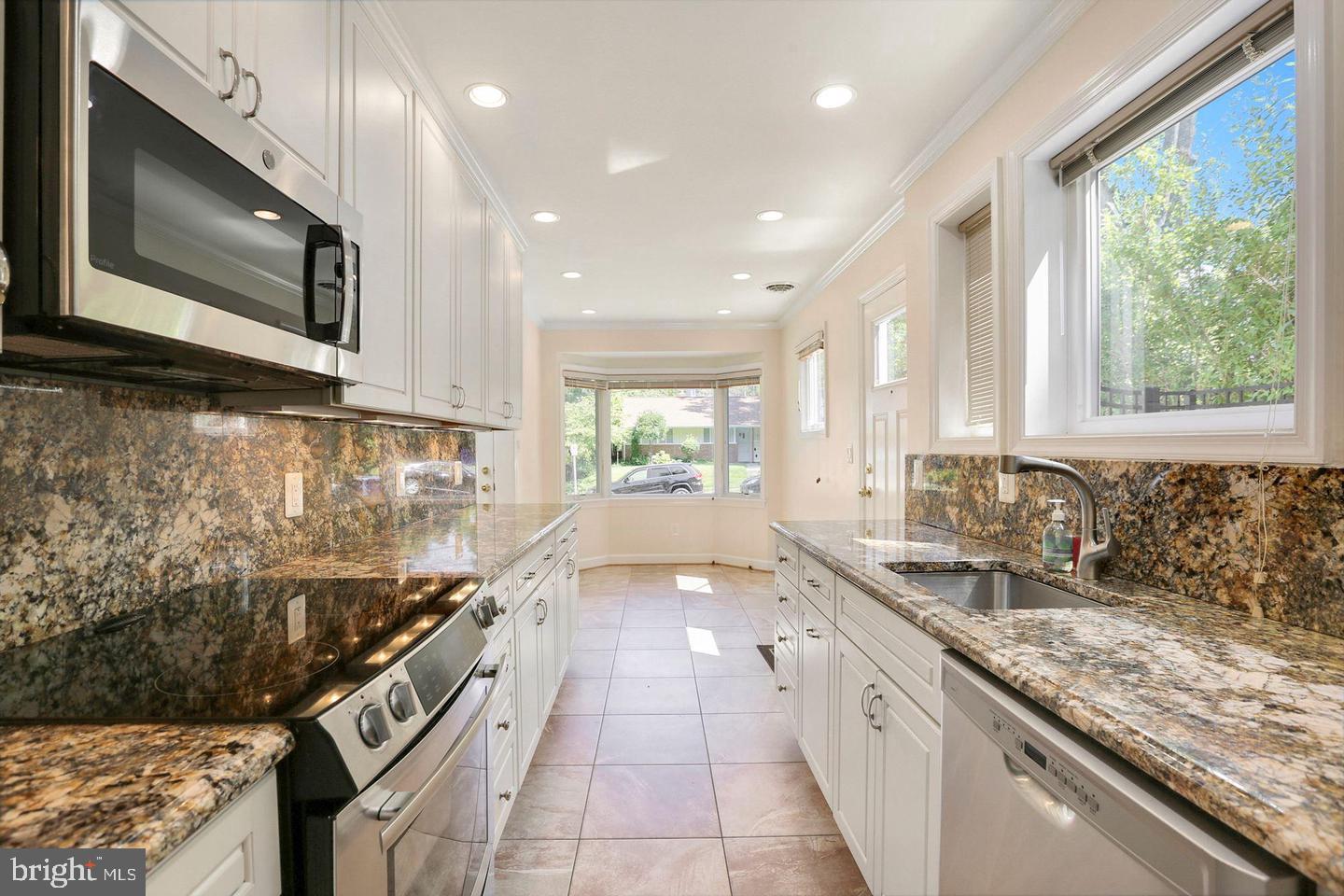 5934 Anniston Road Bethesda, MD 20817 - Photo 7 of 25 Bright Eat In Kitchen with Stainless Appliances