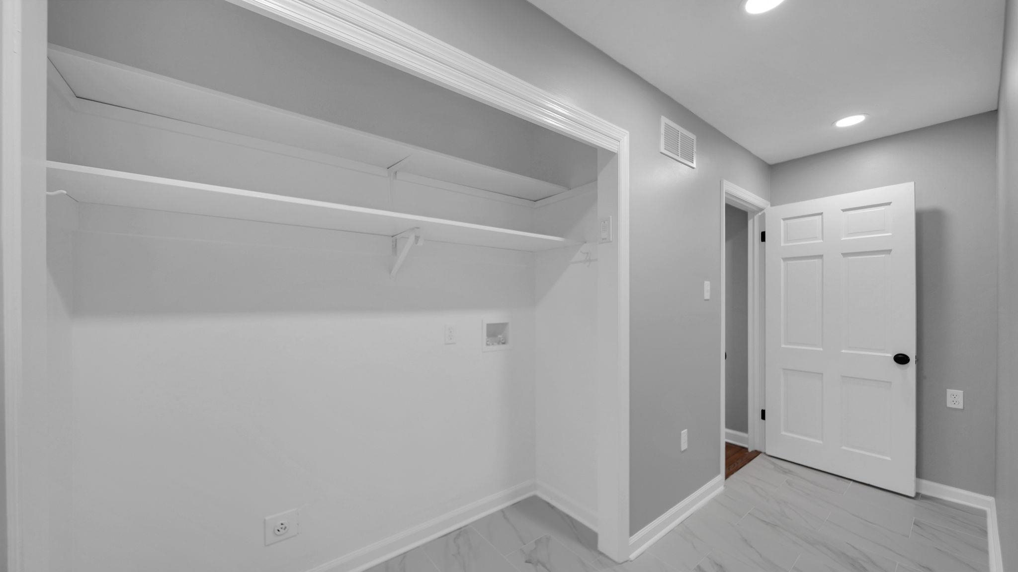 5256 Collingwood Road Memphis, TN 38117 - Photo 29 of 40 Laundry area featuring hookup for a washing machine and recessed lighting