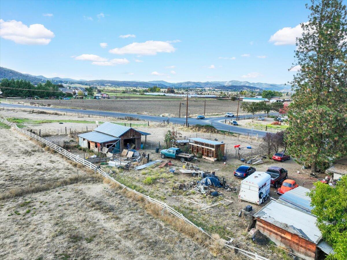 2495 Taylor Road Central Point, OR 97502 - Photo 11 of 23 11