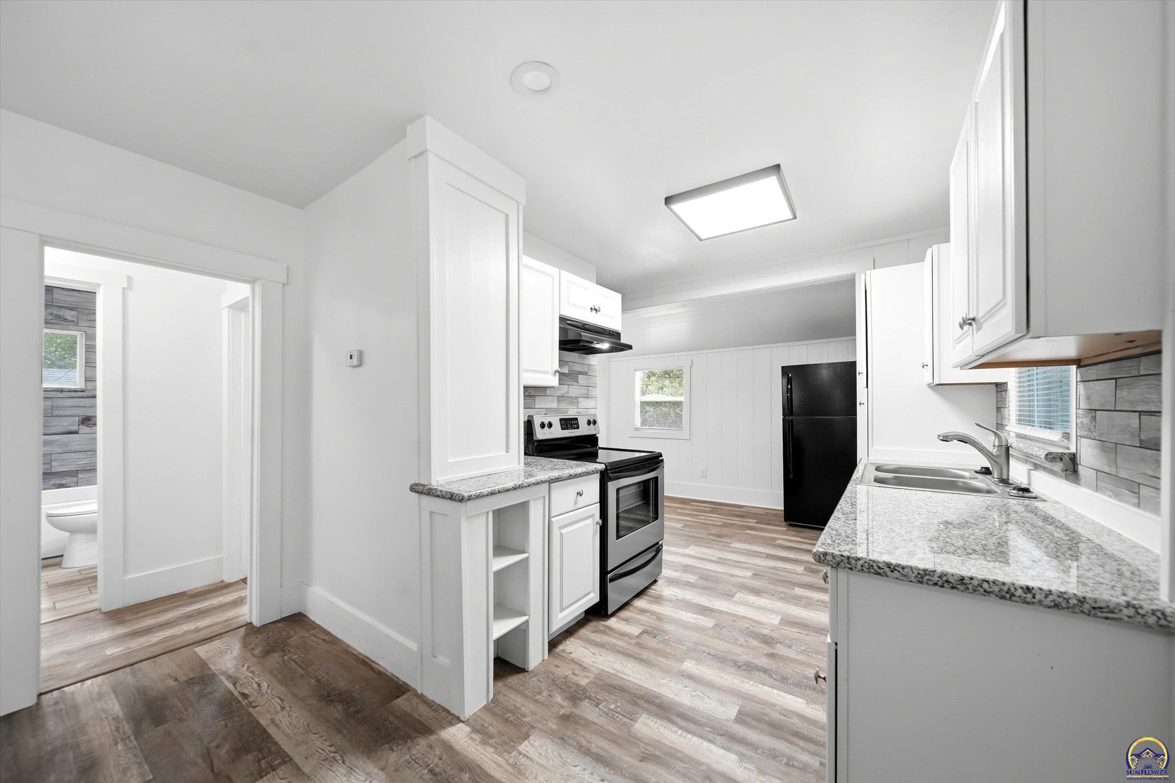 1113 Southwest Hampton Street Topeka, KS 66604 - Photo 13 of 35