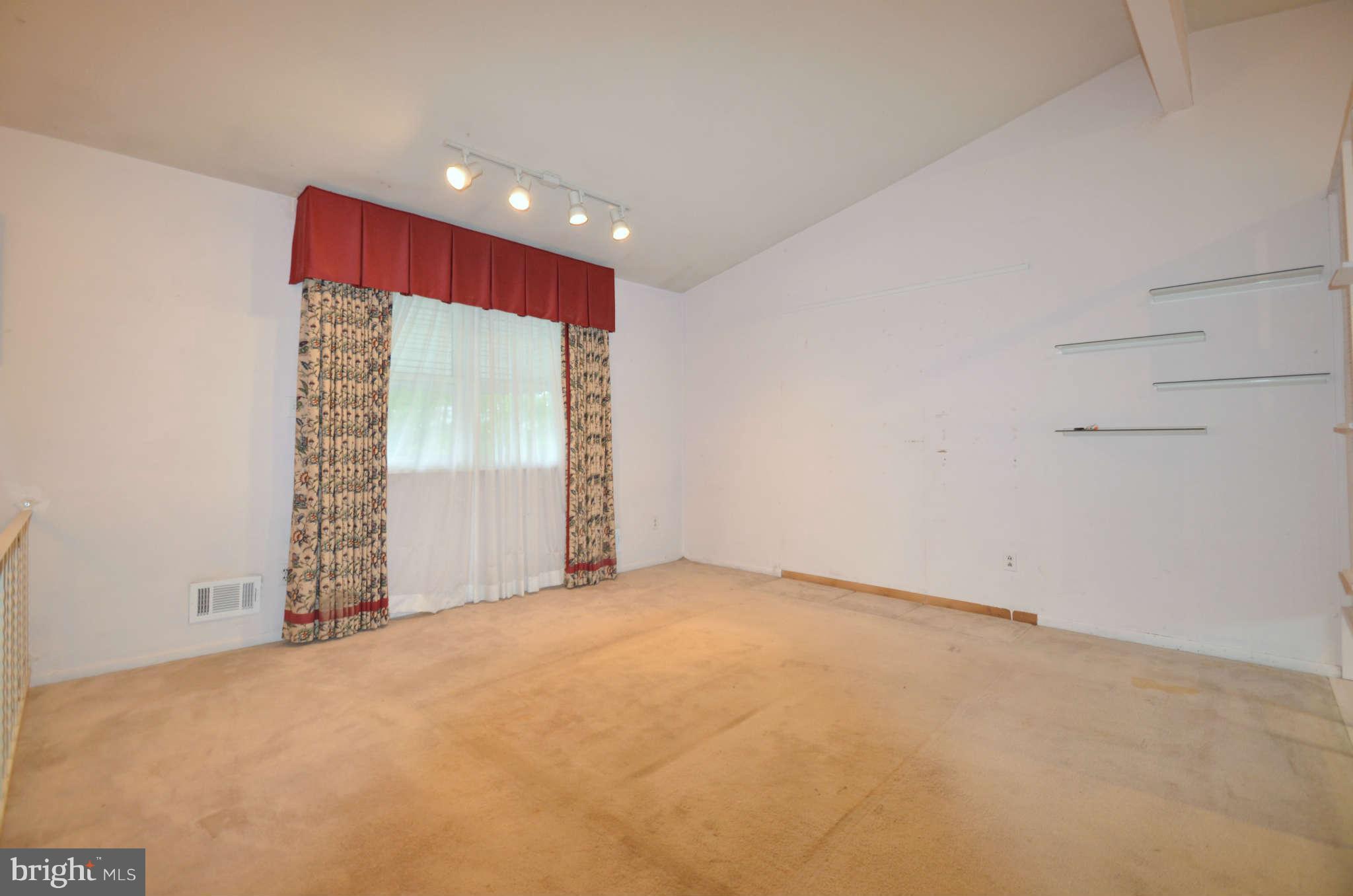 3605 Kings Point Road Randallstown, MD 21133 - Photo 4 of 14 Living Room