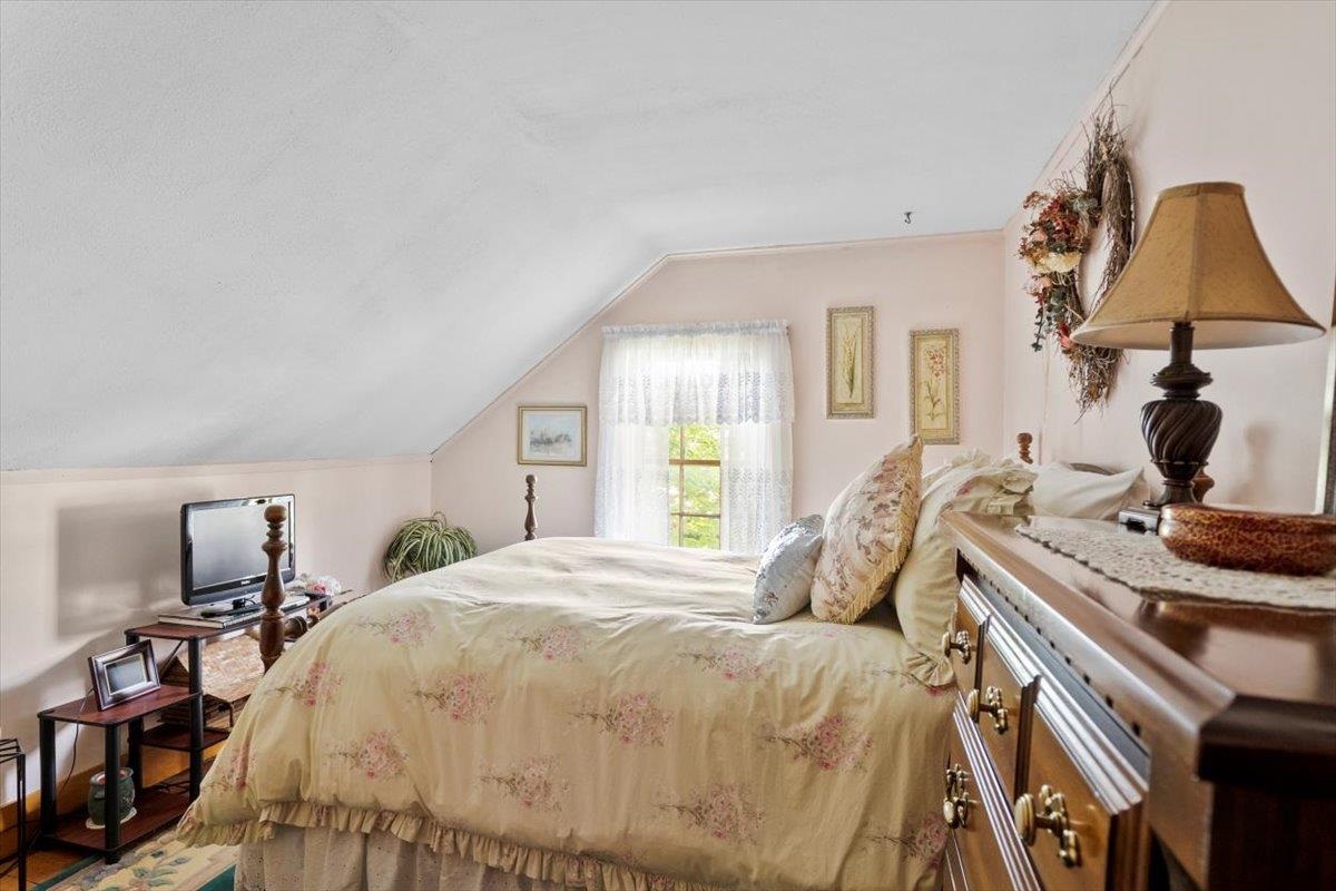 672 Vermont Rte 7a Shaftsbury, VT 05262 - Photo 28 of 33 Gallery Image 28