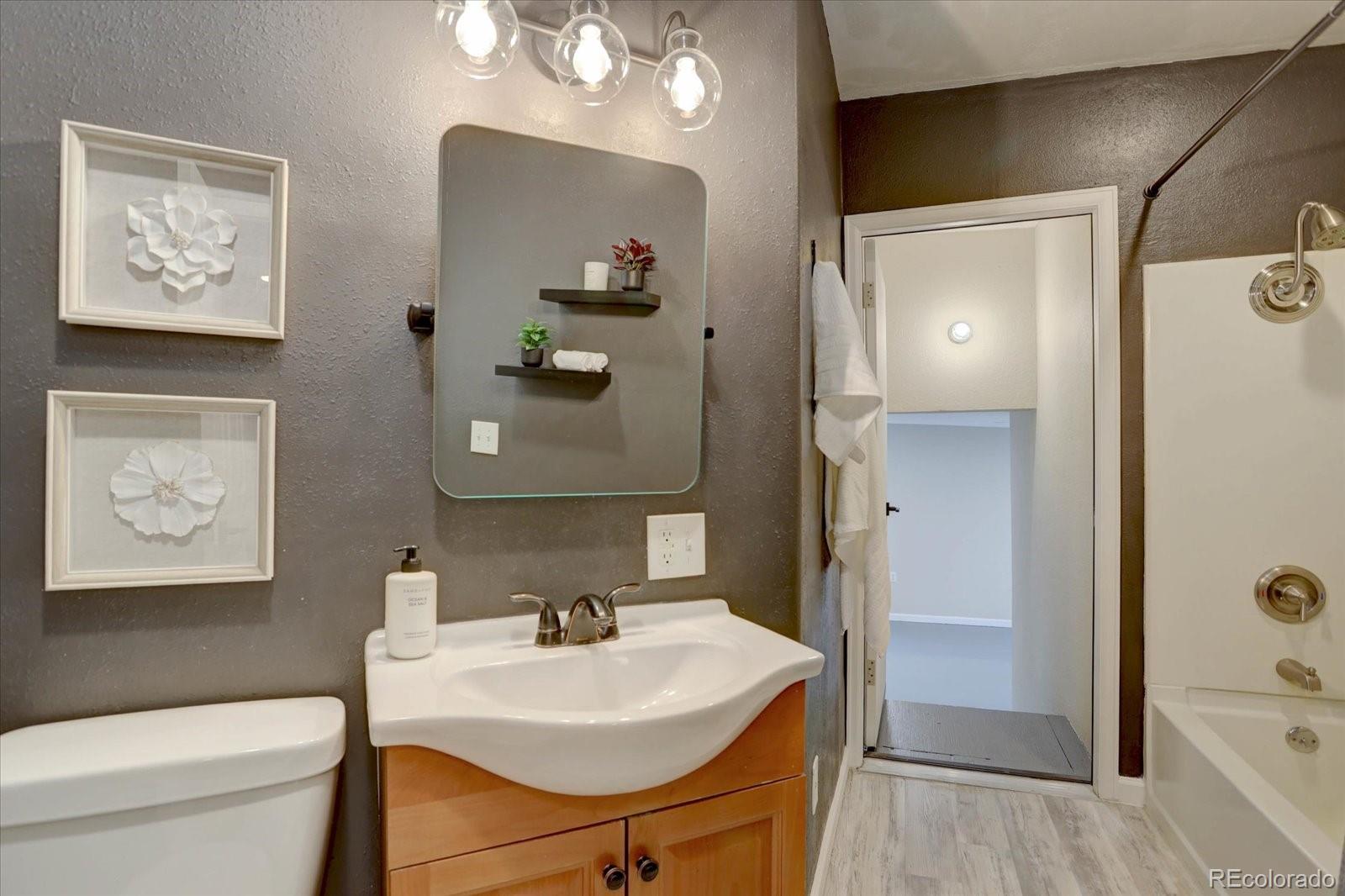 9288 Krashin Drive Conifer, CO 80433 - Photo 13 of 34 a bathroom with a sink toilet and shower