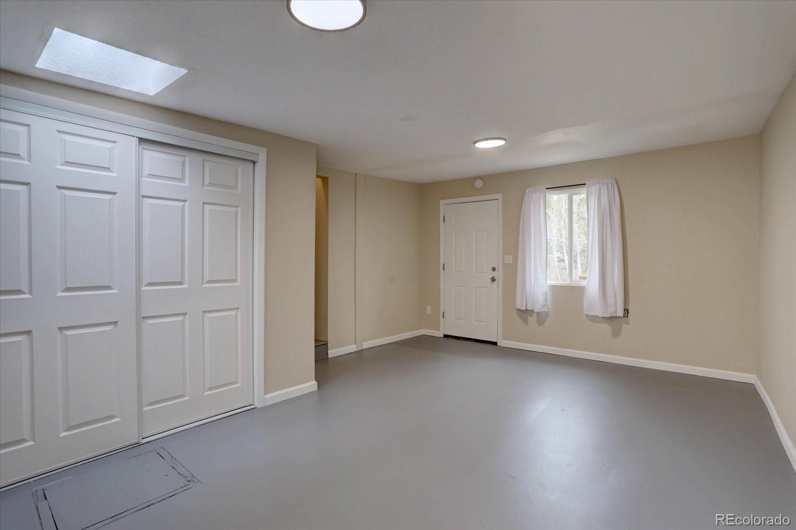 9288 Krashin Drive Conifer, CO 80433 - Photo 20 of 34 an empty room with windows and cabinet