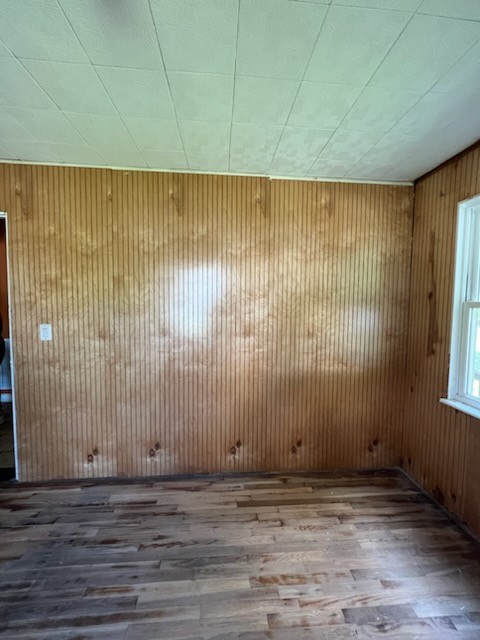 100 Park Circle Waverly, TN 37185 - Photo 16 of 32 a view of a room with wooden floor