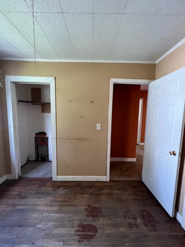 100 Park Circle Waverly, TN 37185 - Photo 18 of 32 an empty room with closet