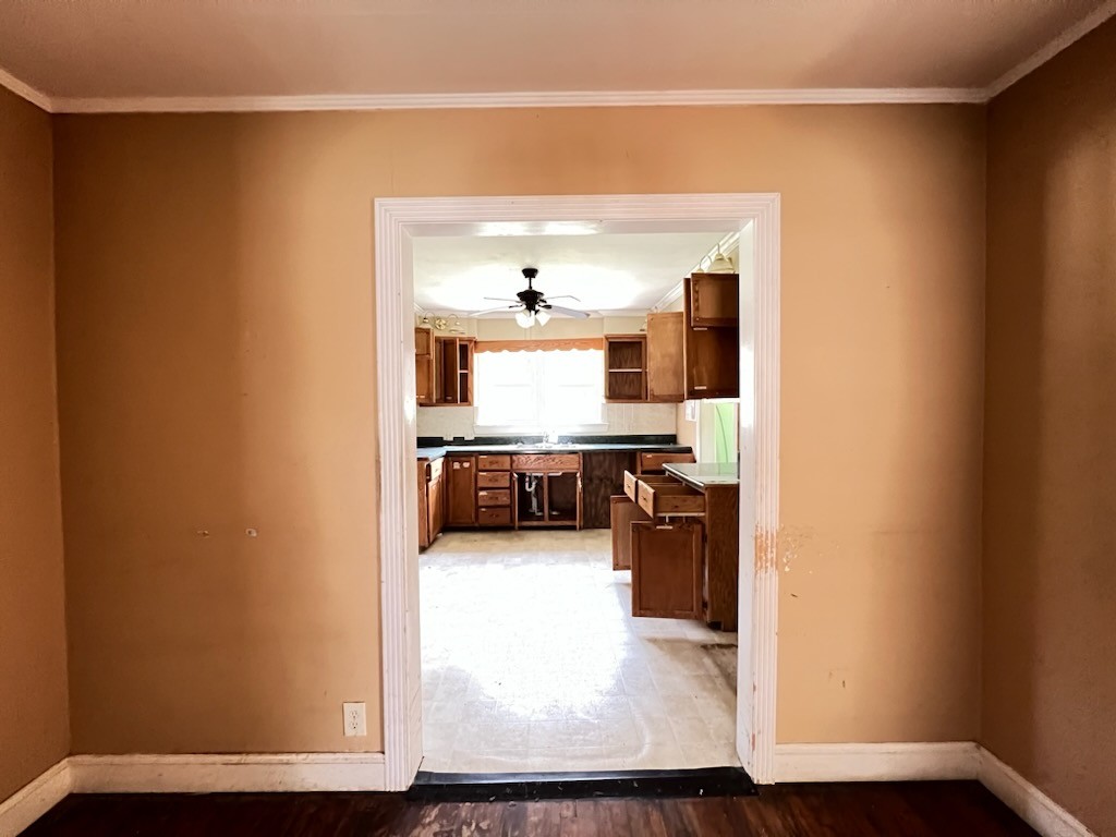 100 Park Circle Waverly, TN 37185 - Photo 22 of 32 a view of a living room and kitchen