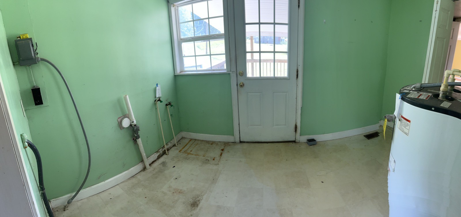 100 Park Circle Waverly, TN 37185 - Photo 31 of 32 a view of a room with window and shower