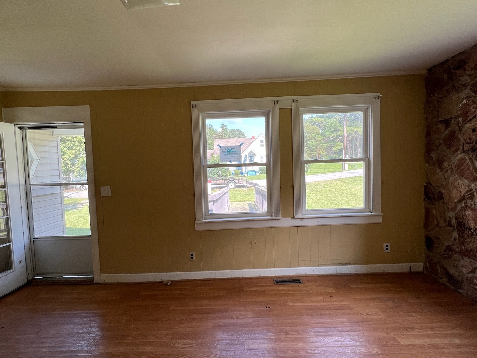 100 Park Circle Waverly, TN 37185 - Photo 5 of 32 an empty room with wooden floor and windows